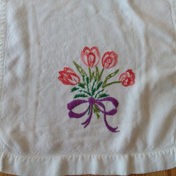 Vintage Embroidered Table Runner Doily Flower Bouquet 14"x30" Rectangular - Picture 4 of 15